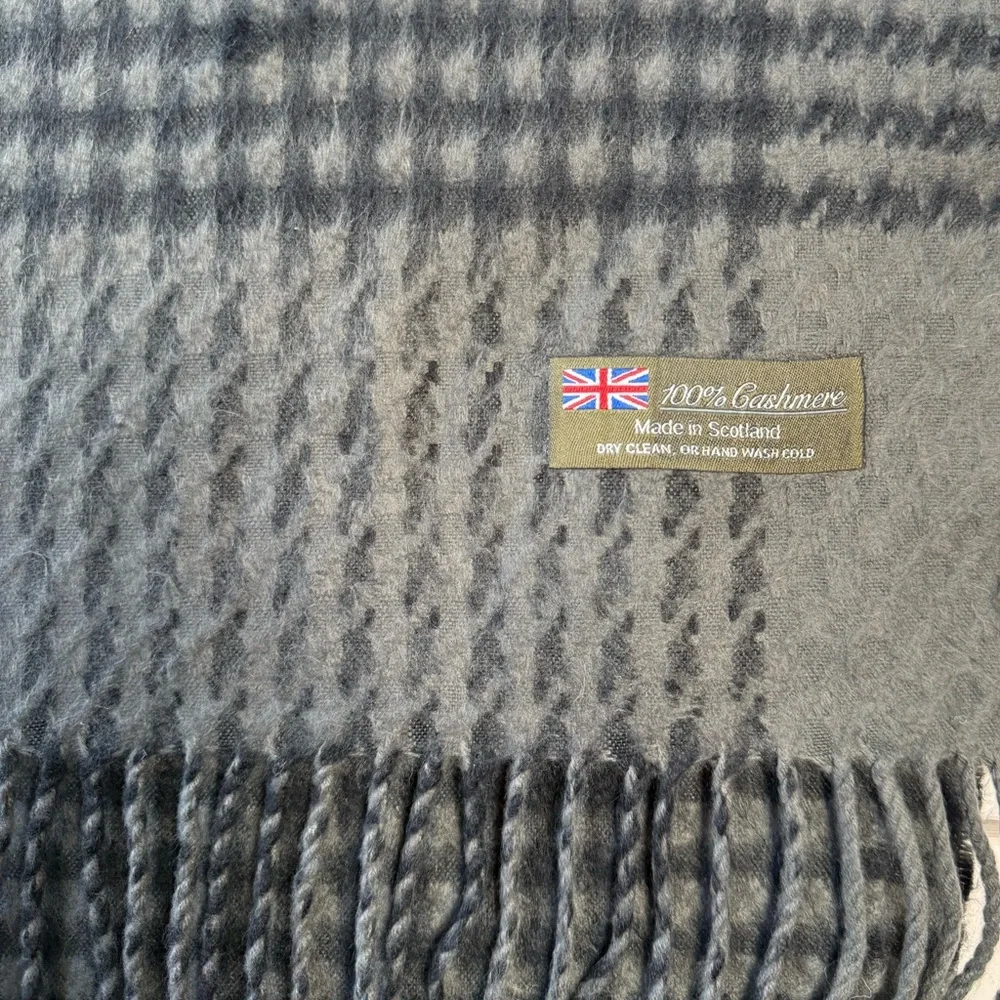 100% Cashmere Scarf Made in Scotland Gray Plaid Fringe
